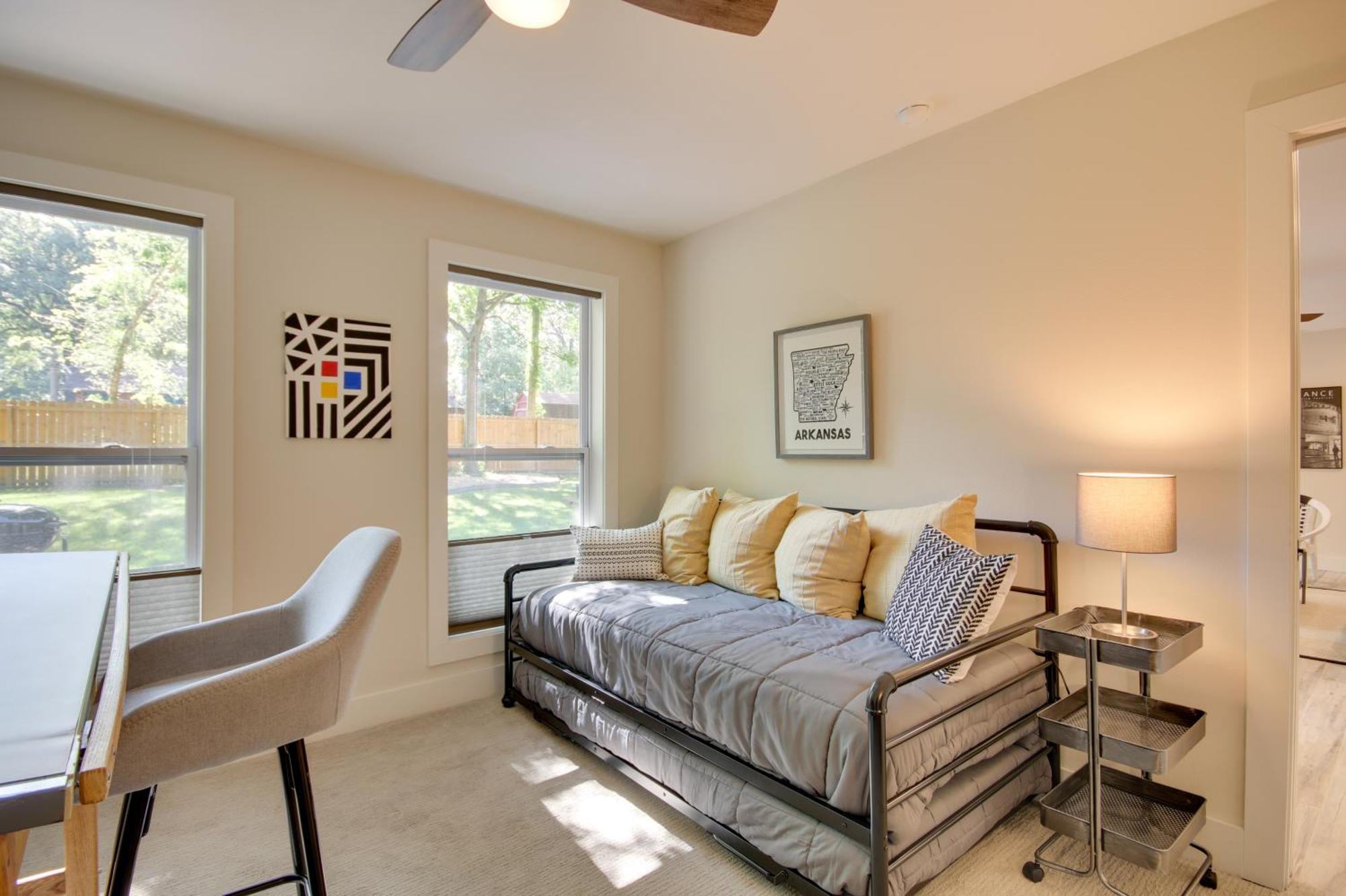 Villa Sunny And Chic Retreat With Spacious Yard And Patio! Bentonville Exterior foto